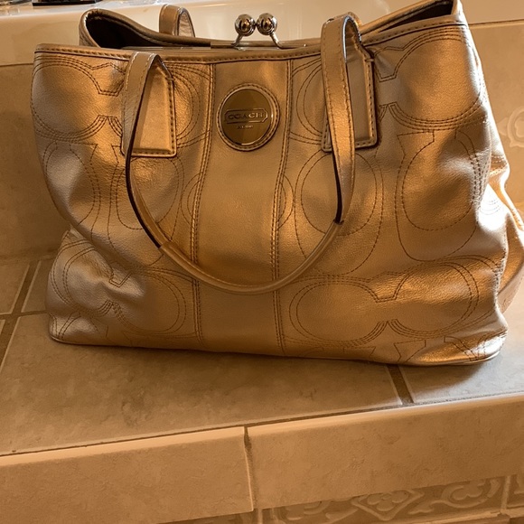 Coach Authentic Metalic Gold Bag - Picture 4 of 11